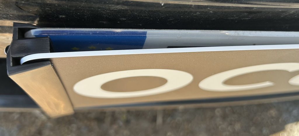 Cache-plaques en polystyrène avec marquage personnalisé