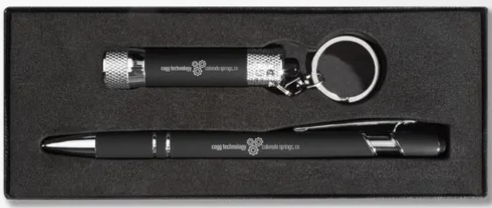Cadeauset van gegraveerde pen en zaklamp in doos met venster